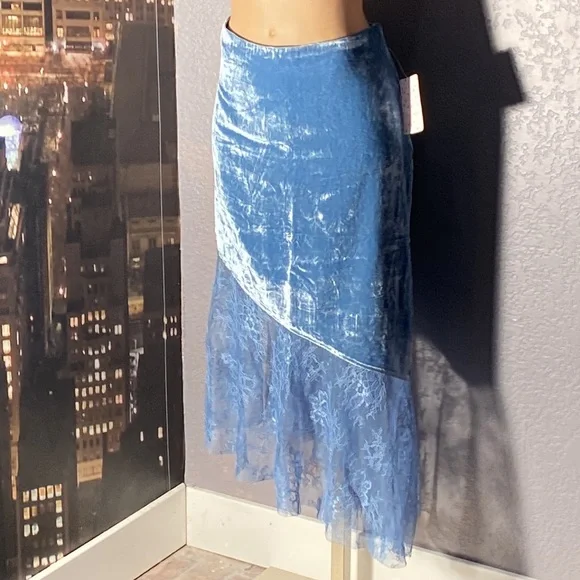 FREE PEOPLE - NWT - skirt: ‘My Lacey’ angled lined blue velvet w lace hem - 10 - Picture 5 of 16